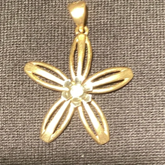 Flower Power Faux Gold Pendant with cute rhinestone center accent - Picture 1 of 5